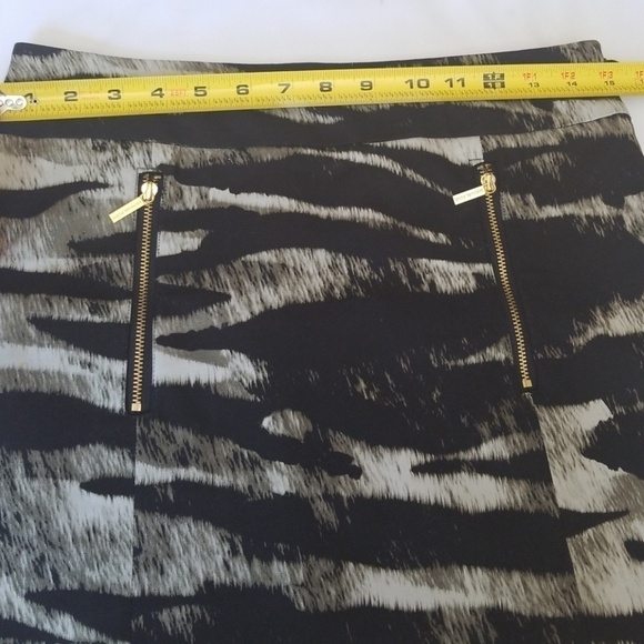 MICHAEL KORS Zebra Print Mini Skirt w/ Zipper Mini Skirt 2. - Picture 5 of 7